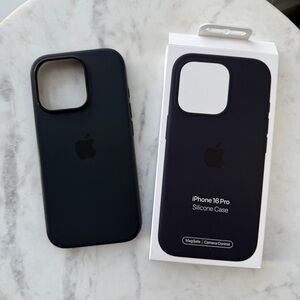 Original Apple Silicone MagSafe & Camera Control Apple iPhone 16 Pro (Black)